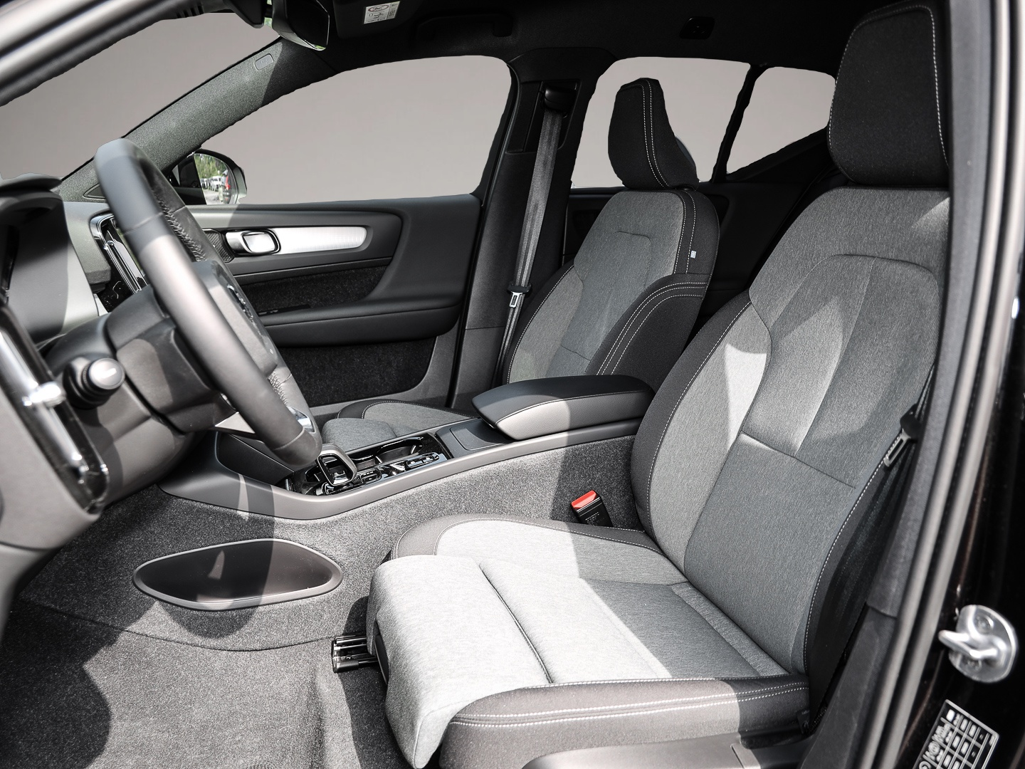 Volvo XC40 (11/2023, Benzin)