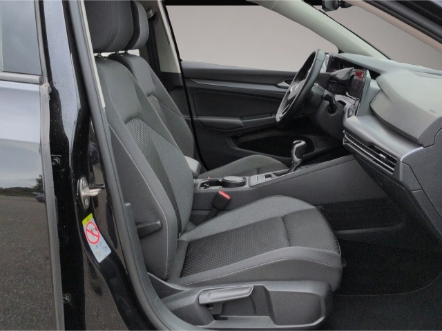 Volkswagen Golf (01/2023, Benzin)