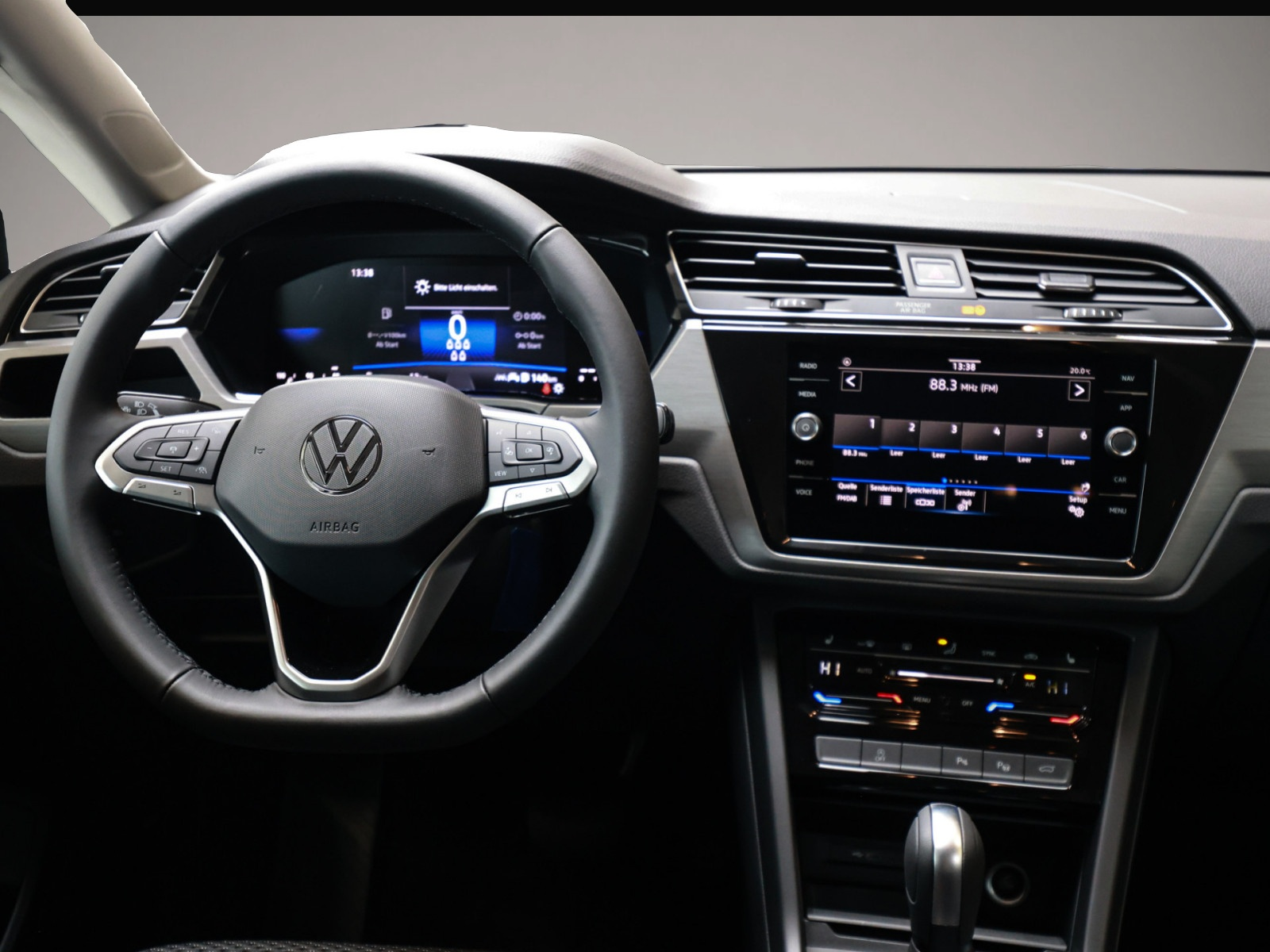 Volkswagen Touran (01/2026, Benzin)