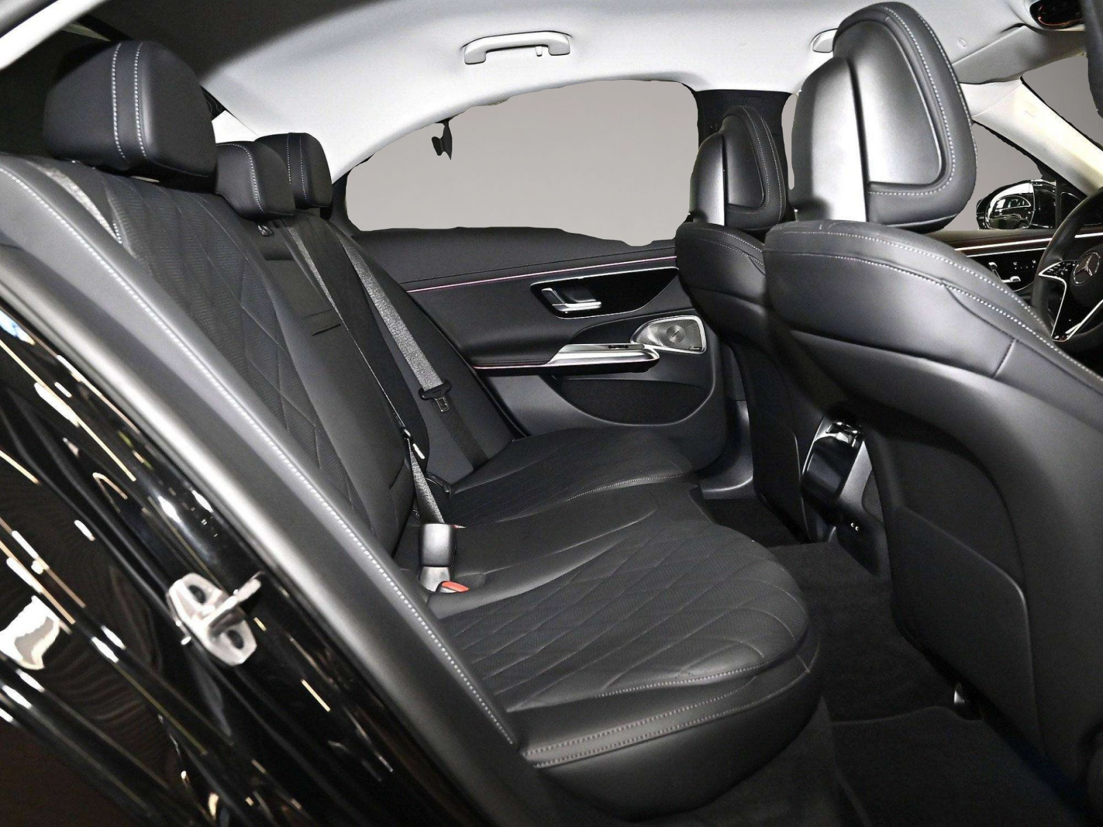Mercedes-Benz E 300 (02/2025, Hybrid (Benzin/Elektro))