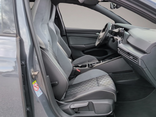 Volkswagen Golf (02/2024, Benzin)