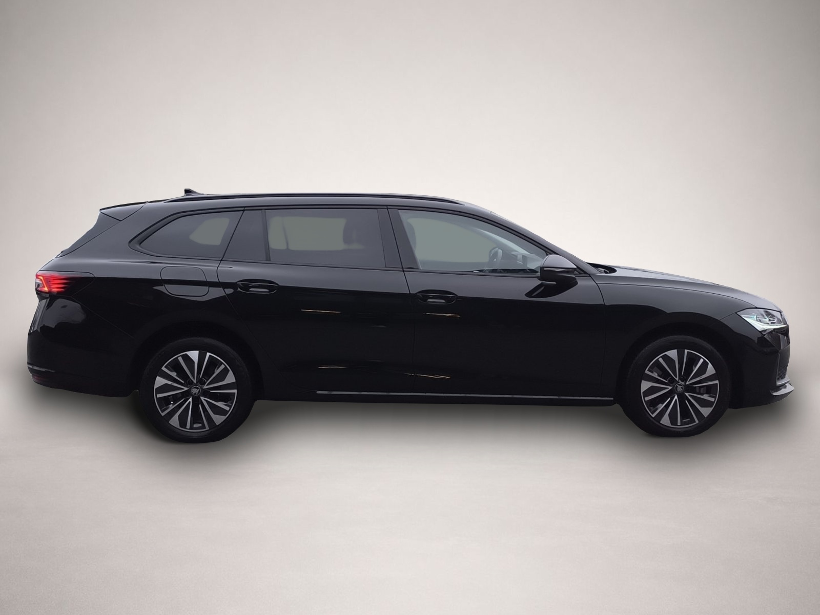 Skoda Superb (03/2025, Benzin)