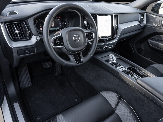 Volvo XC60 (10/2023, Benzin)