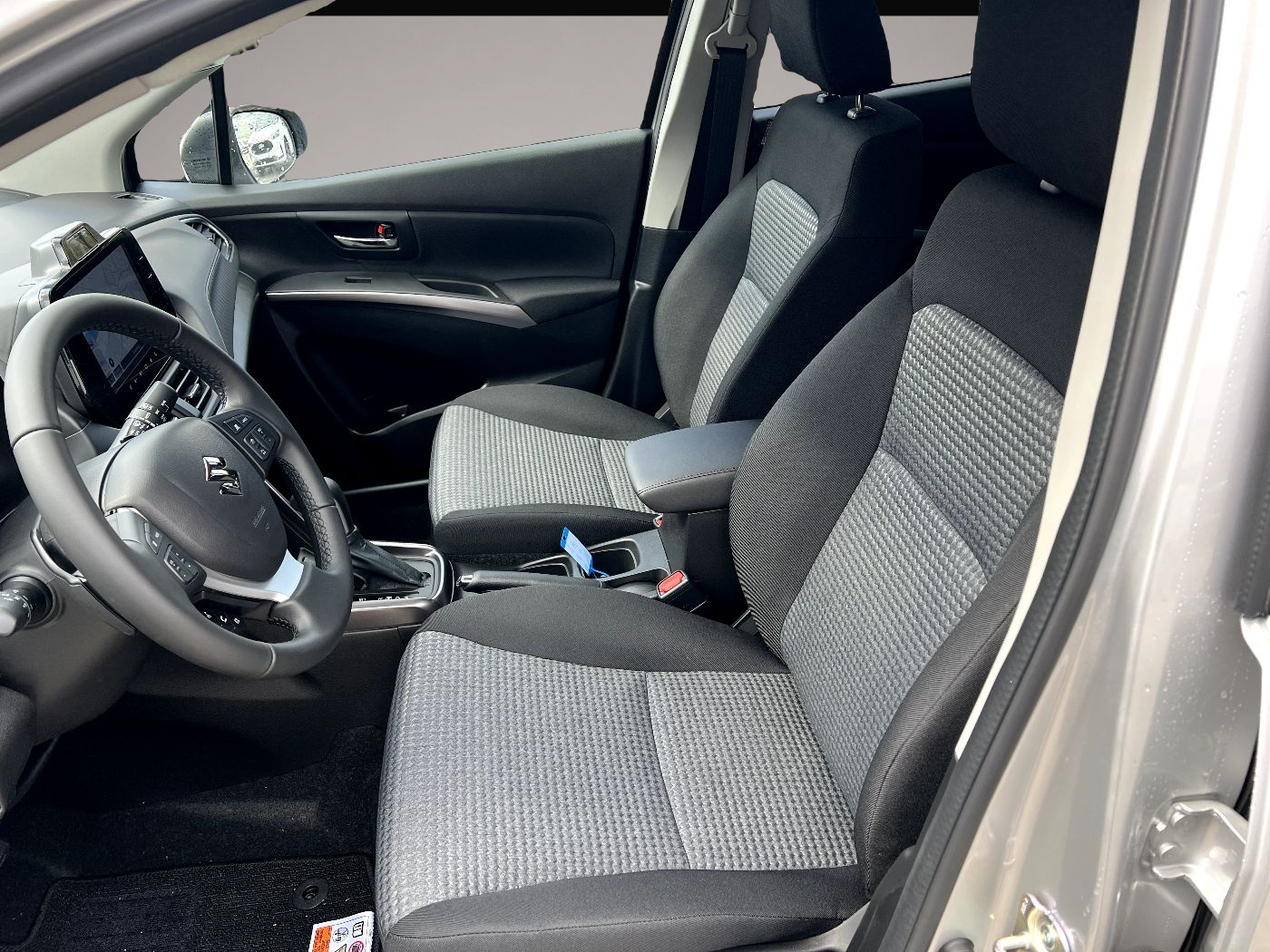 Suzuki Across (12/2025, Benzin)