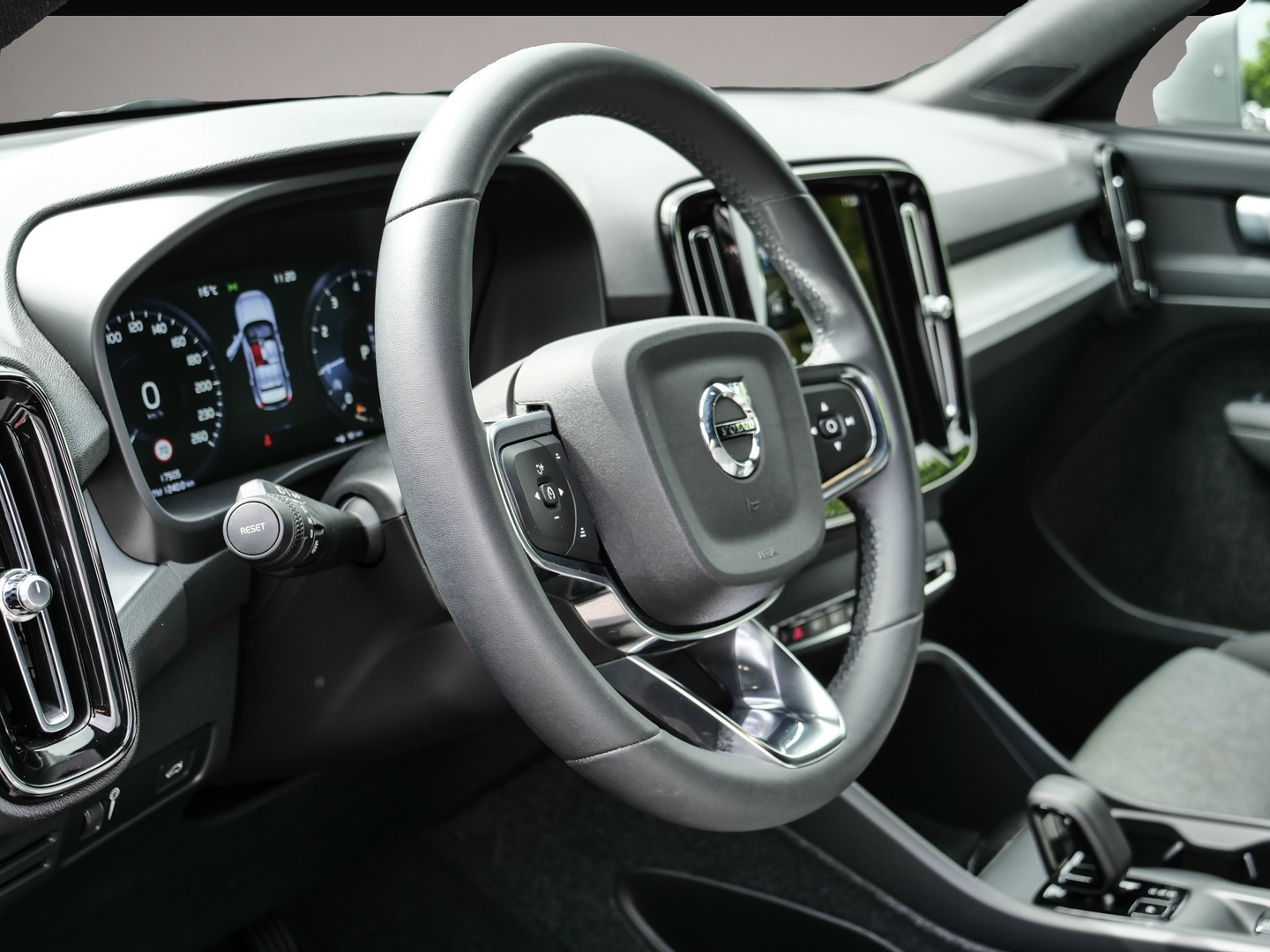 Volvo XC40 (12/2023, Benzin)