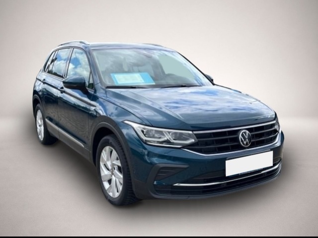 Volkswagen Tiguan (04/2021, Benzin)
