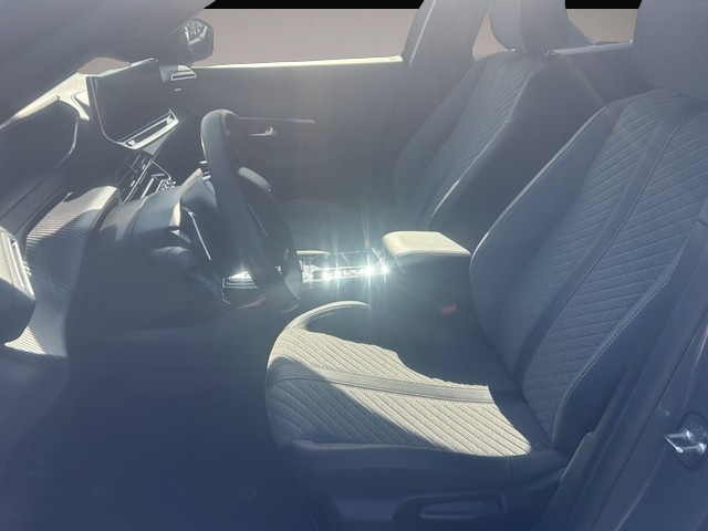 Peugeot 2008 (03/2024, Benzin)