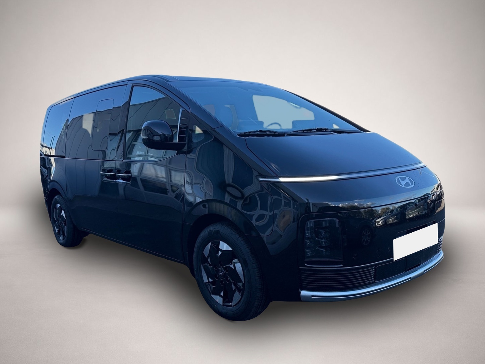Hyundai Staria, image 2 of 7