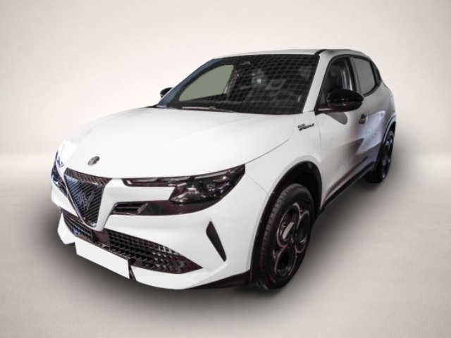 Alfa-Romeo Junior (03/2026, Benzin)