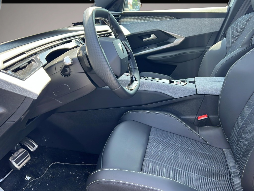 Peugeot 5008 (10/2025, Benzin)