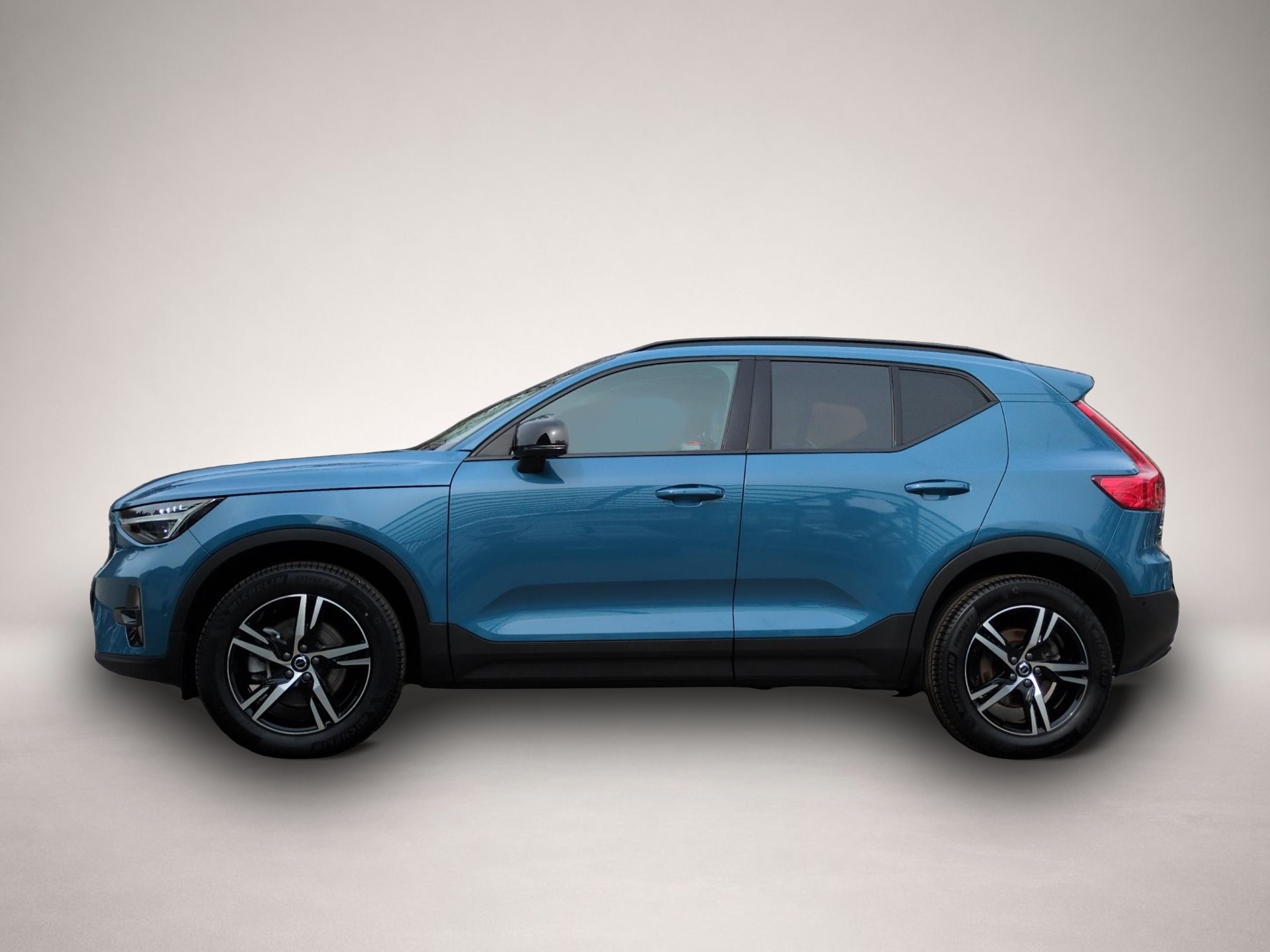 Volvo XC40 (06/2025, Benzin)