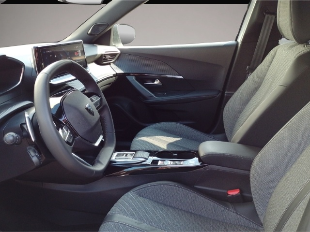 Peugeot 2008 (03/2024, Benzin)