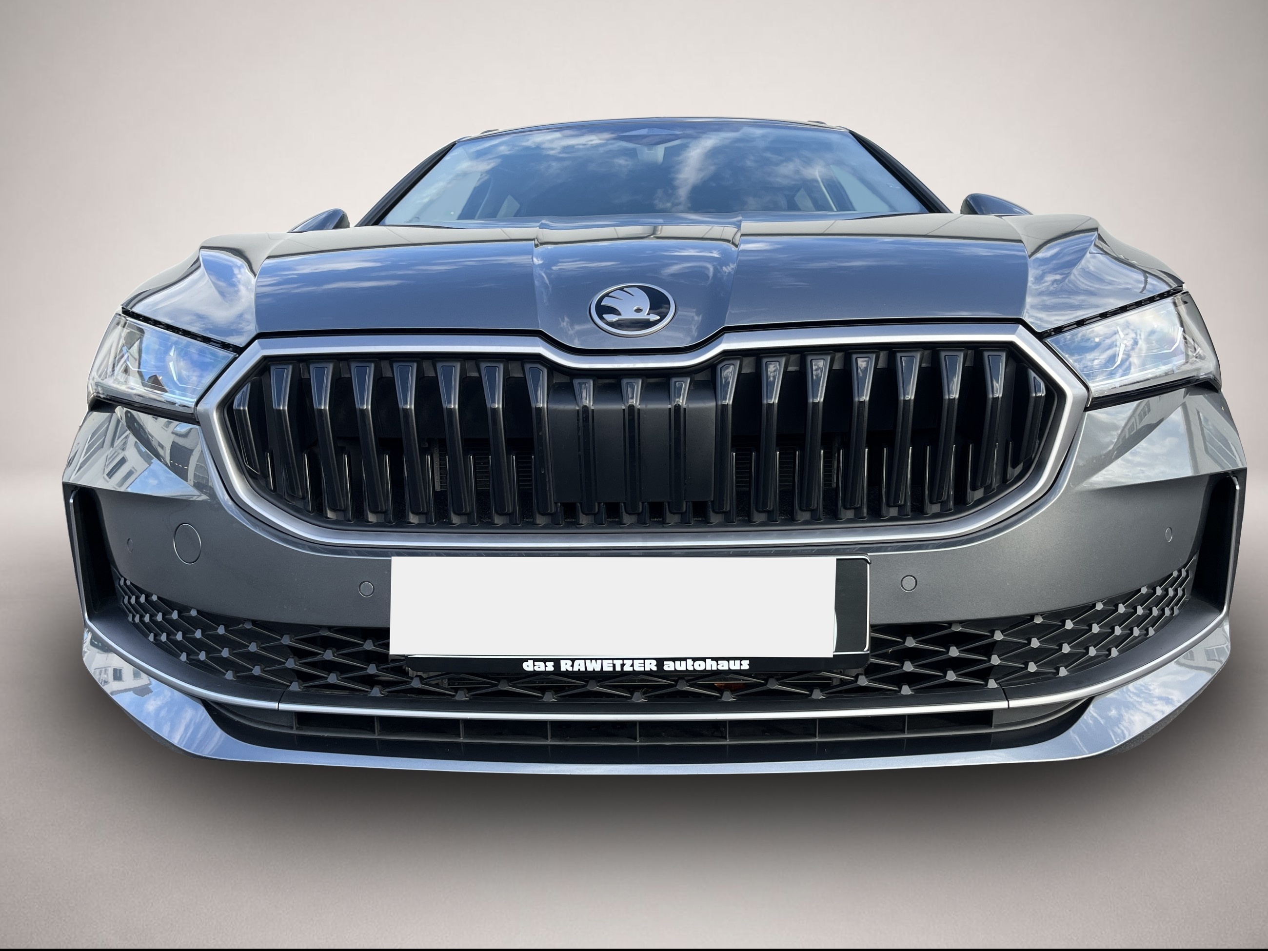 Skoda Superb (09/2025, Benzin)