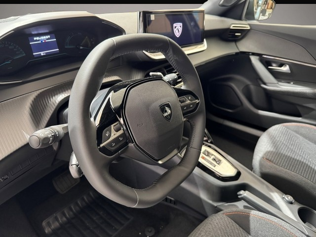 Peugeot 2008 (07/2025, Benzin)