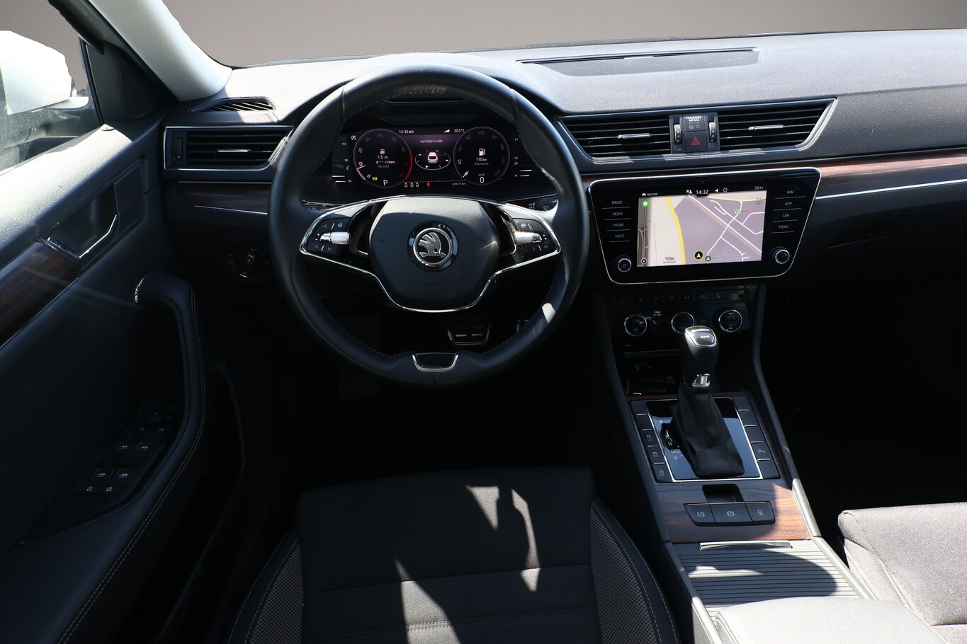 Skoda Superb (08/2022, Benzin)