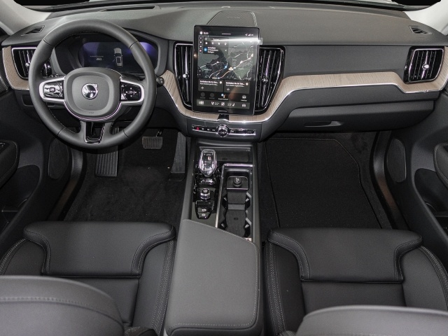 Volvo XC60 (06/2025, Benzin)