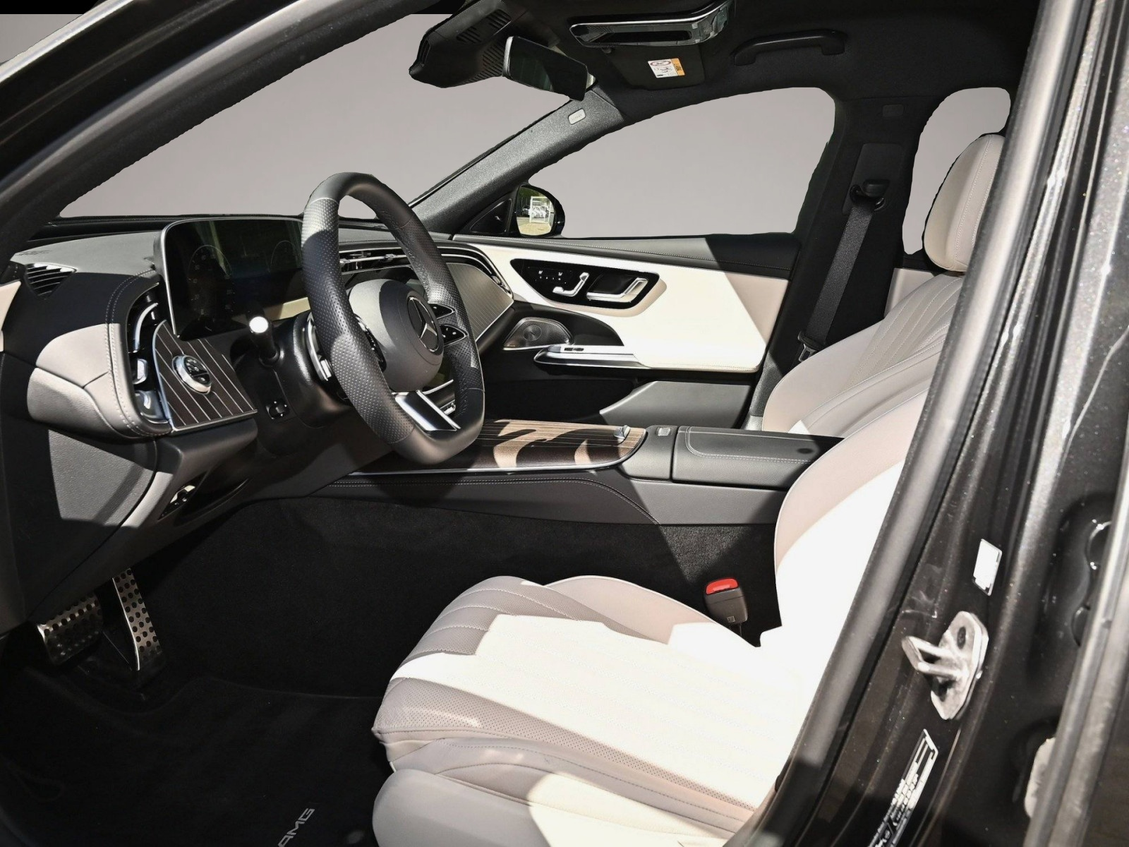 Mercedes-Benz E 300 (02/2025, Hybrid (Benzin/Elektro))