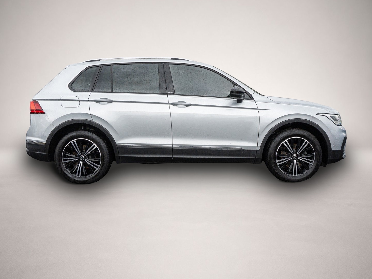 Volkswagen Tiguan (01/2023, Benzin)
