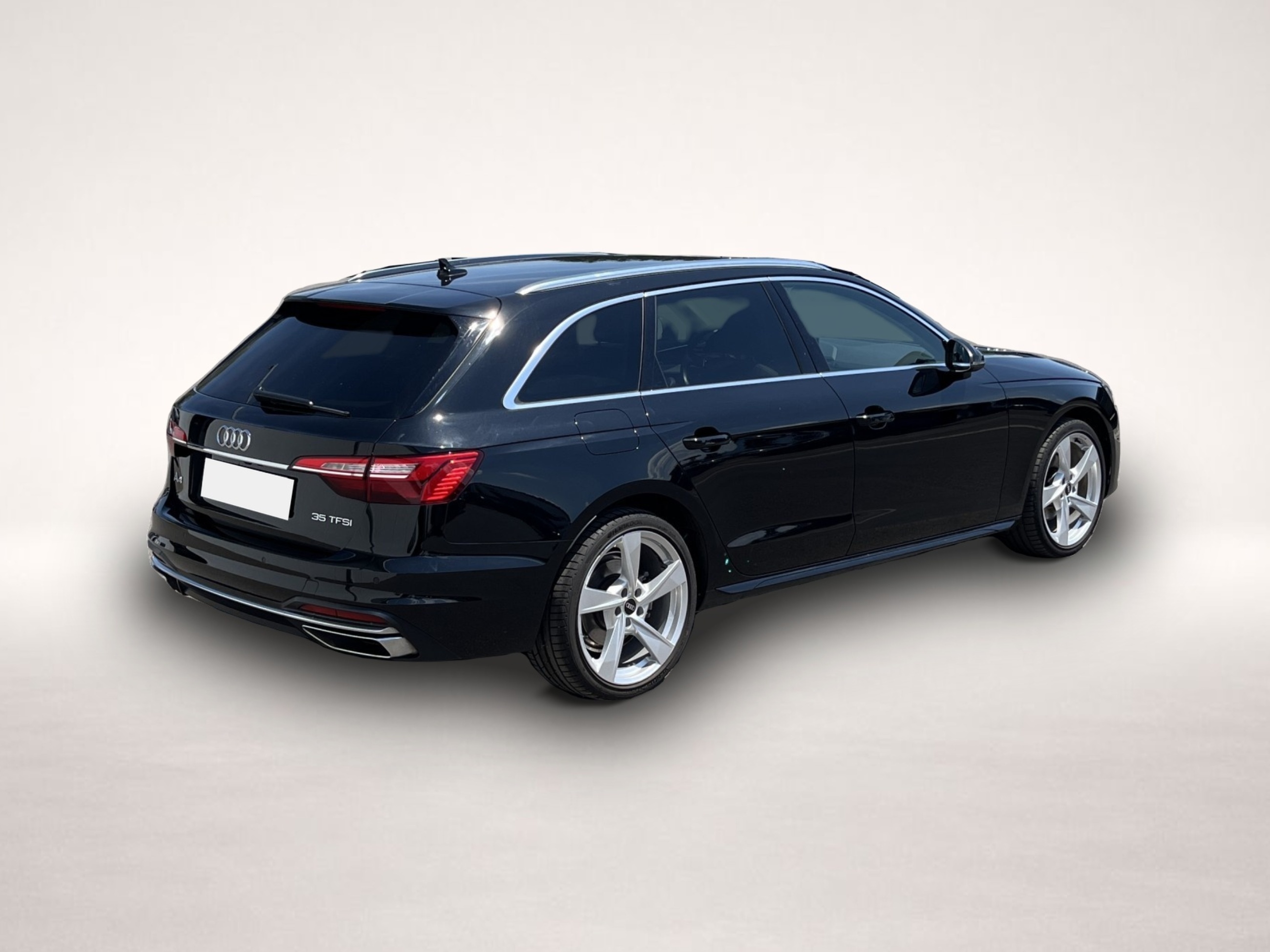 Audi A4 (02/2023, Benzin)