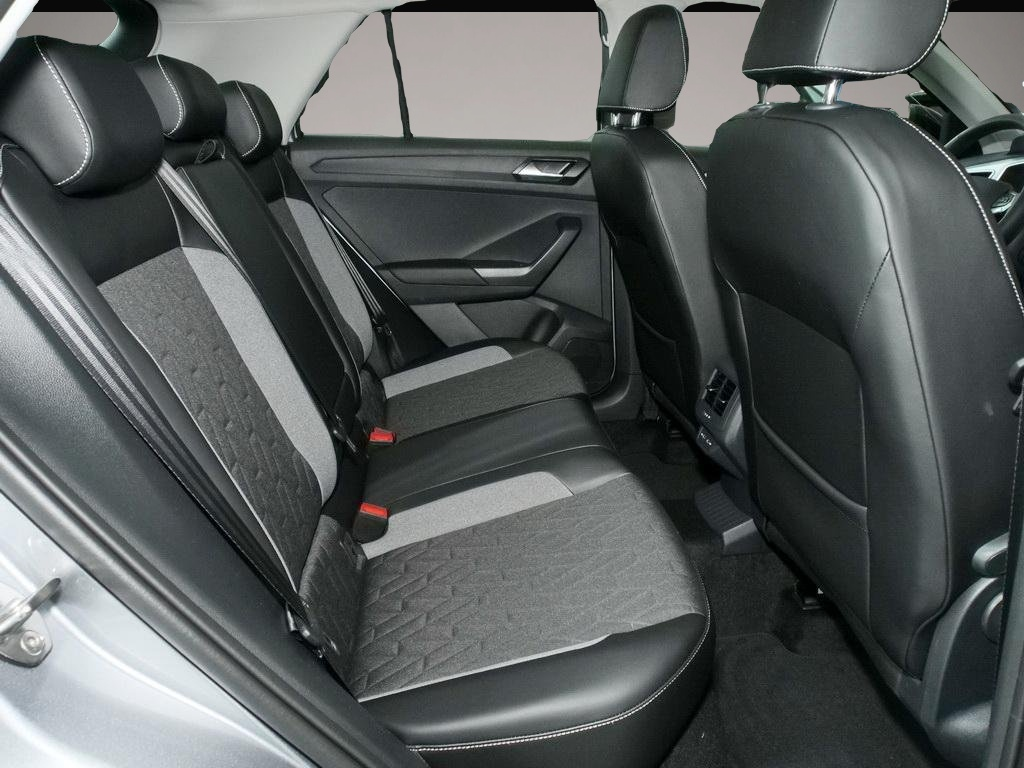 Volkswagen T-Roc (06/2026, Benzin)