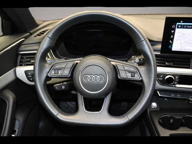 Audi A4 (04/2023, Benzin)