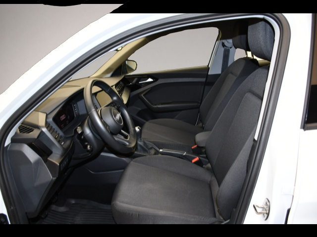 Audi A1 (11/2022, Benzin)