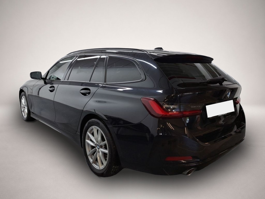BMW 318 (06/2023, )