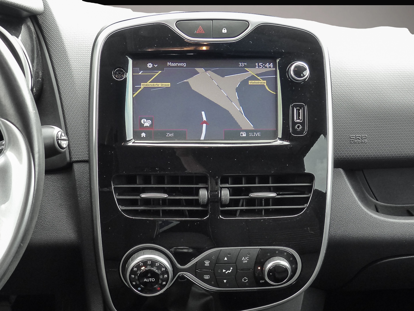 Renault Clio (06/2016, Benzin)