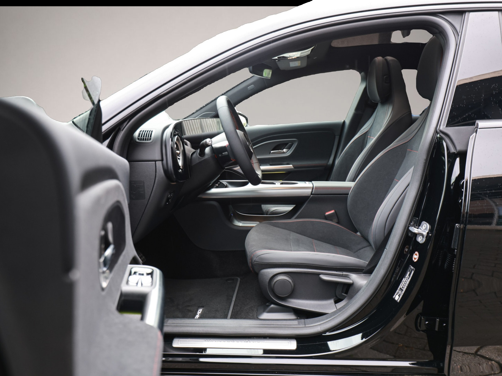 Mercedes-Benz CLA 180 (04/2026, Benzin)