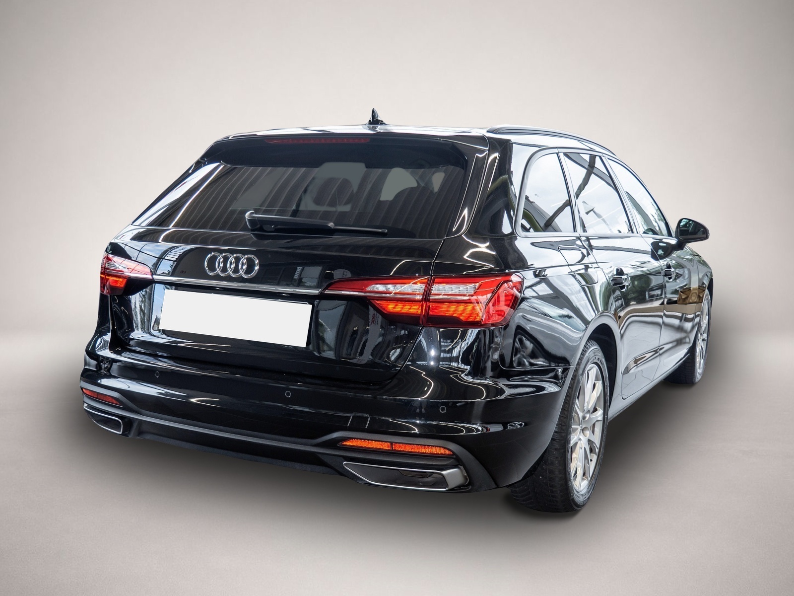 Audi A4 (07/2022, Benzin)