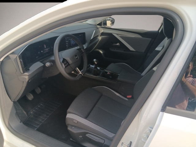 Opel Astra (08/2024, Benzin)