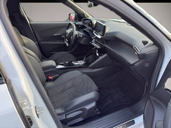 Peugeot 2008 (12/2025, Benzin)