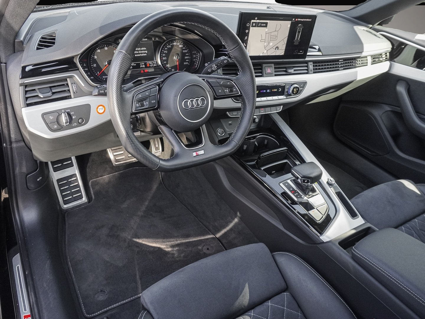 Audi A4 (04/2023, Benzin)