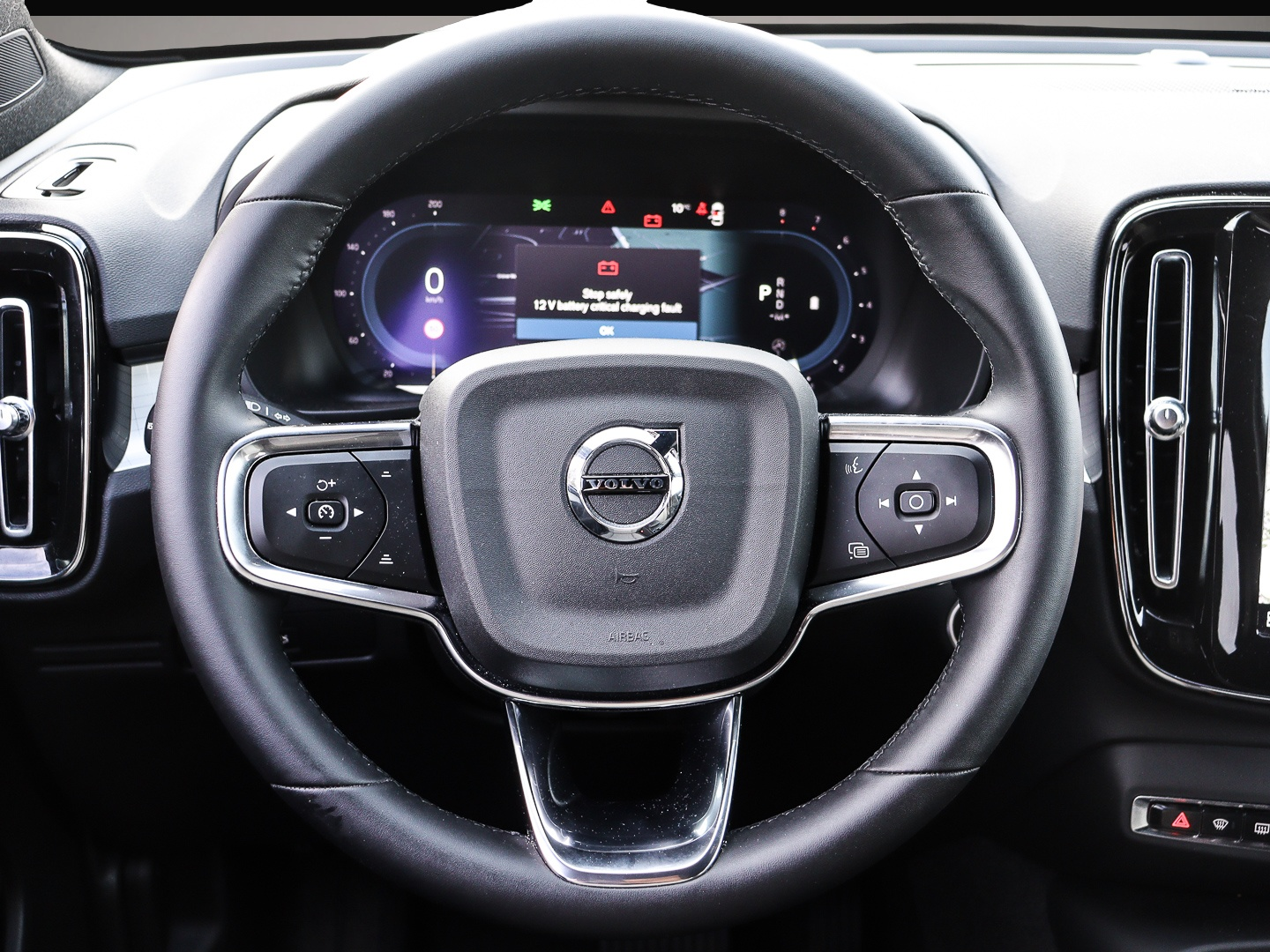 Volvo XC40 (11/2023, Benzin)