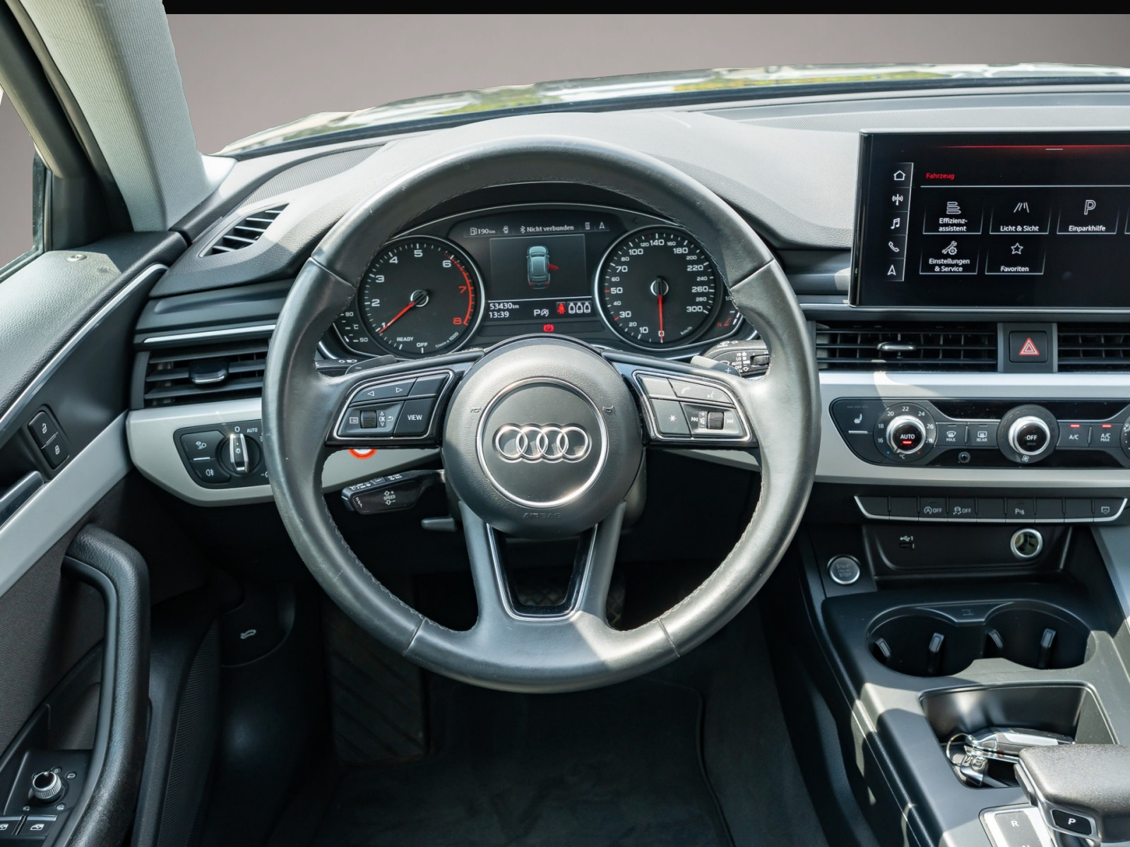 Audi A4 (05/2022, Benzin)