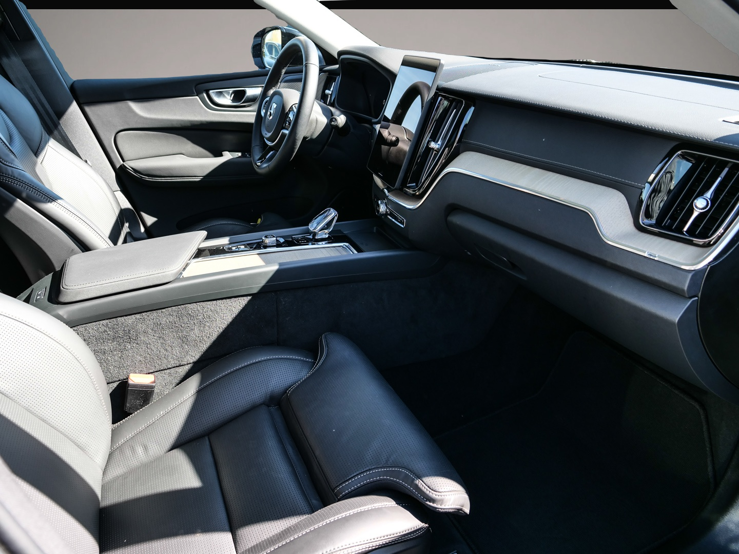 Volvo XC60 (06/2025, Hybrid (Benzin/Elektro))