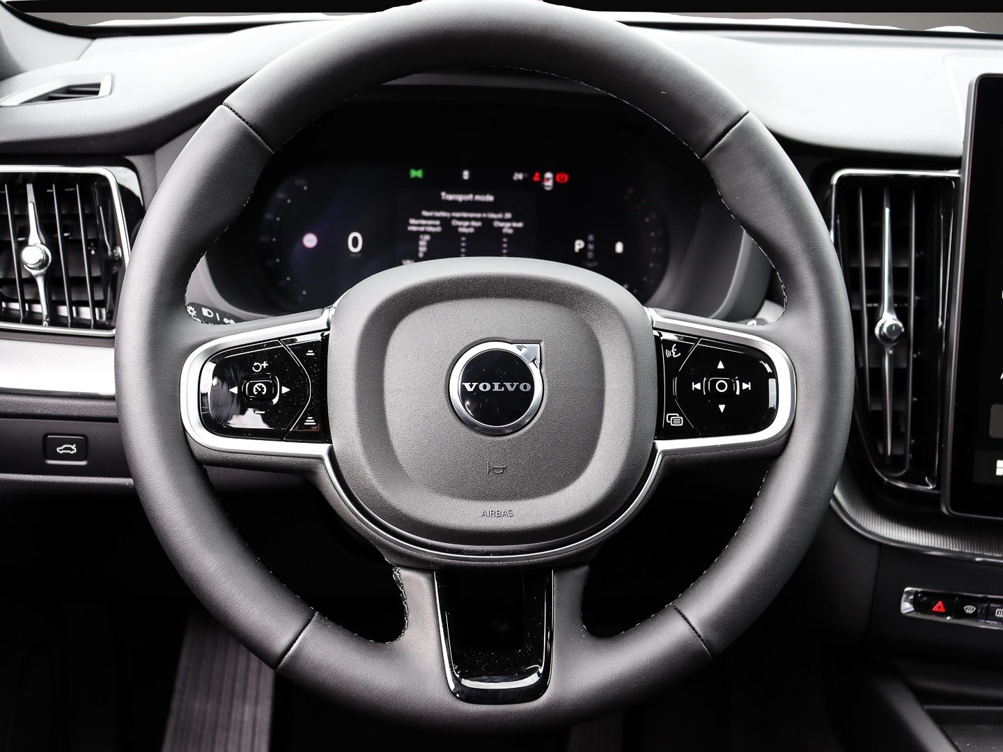 Volvo XC60 (07/2025, Benzin)