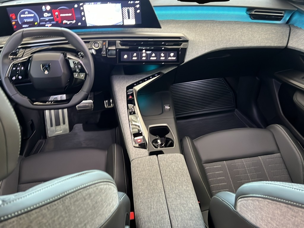 Peugeot 5008 (06/2025, Benzin)