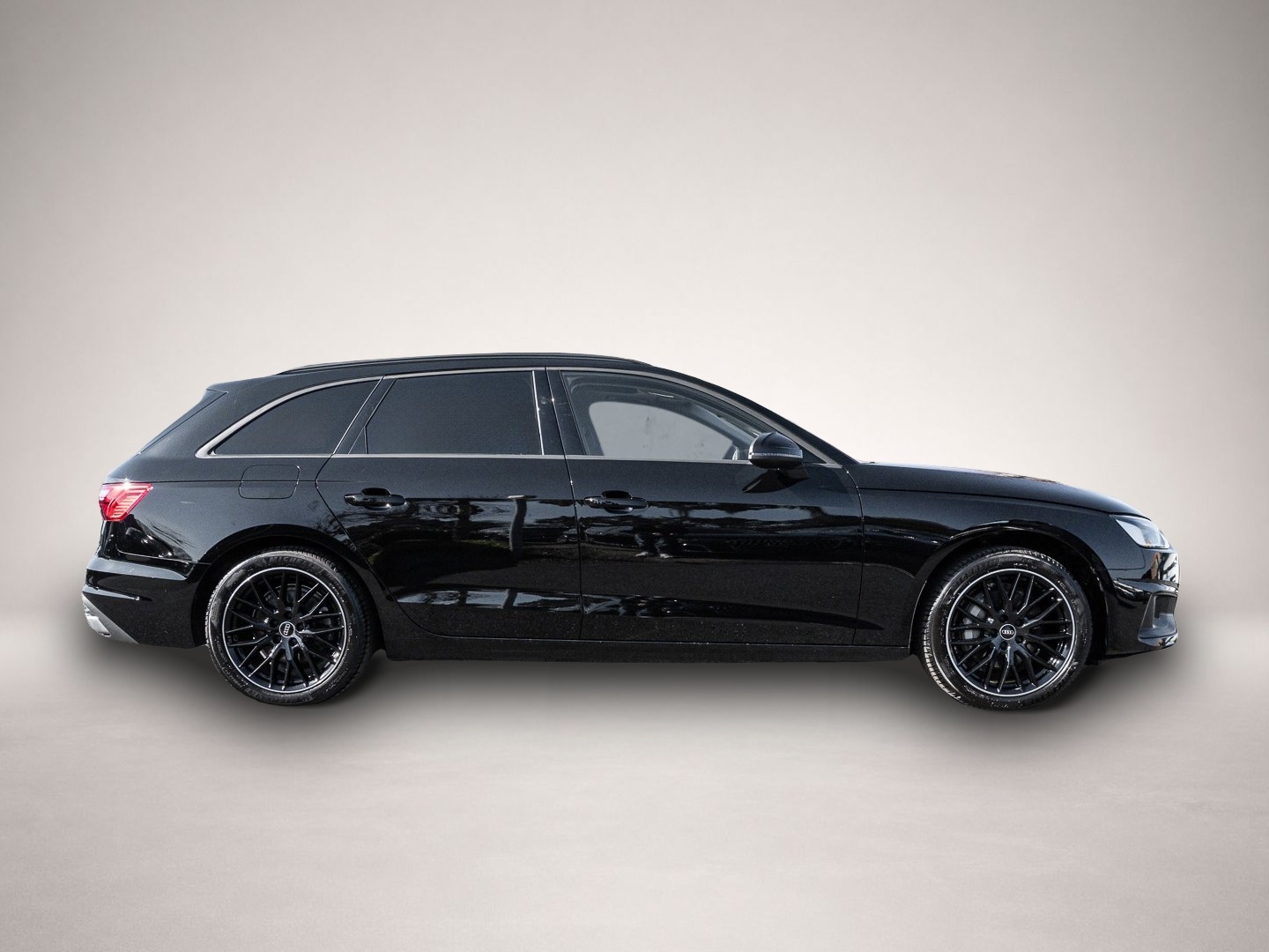Audi A4 (01/2024, Benzin)