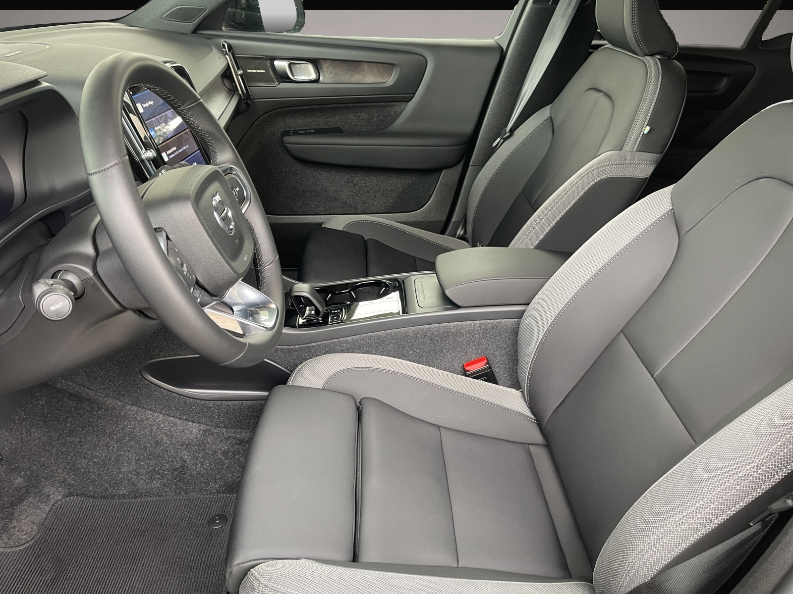 Volvo XC40 (11/2023, ELECTRIC)