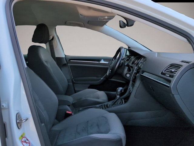 Volkswagen Golf (07/2018, Benzin)