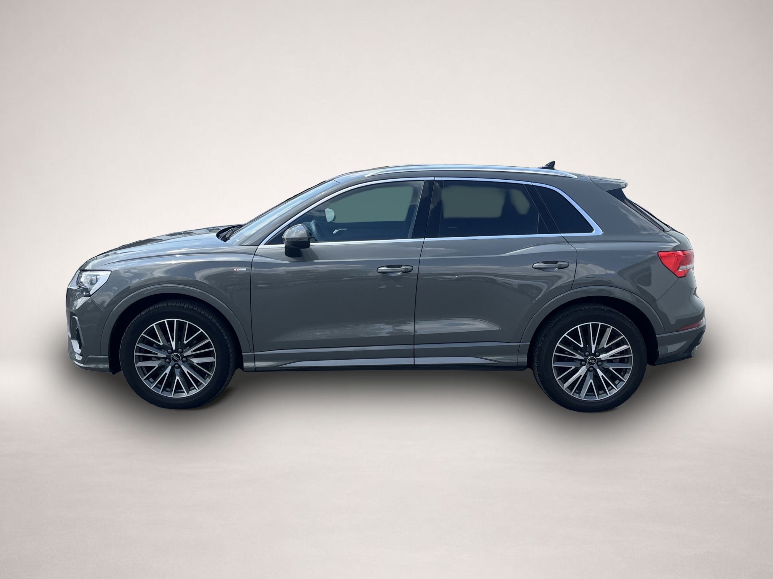 Audi Q3 (03/2023, Benzin)