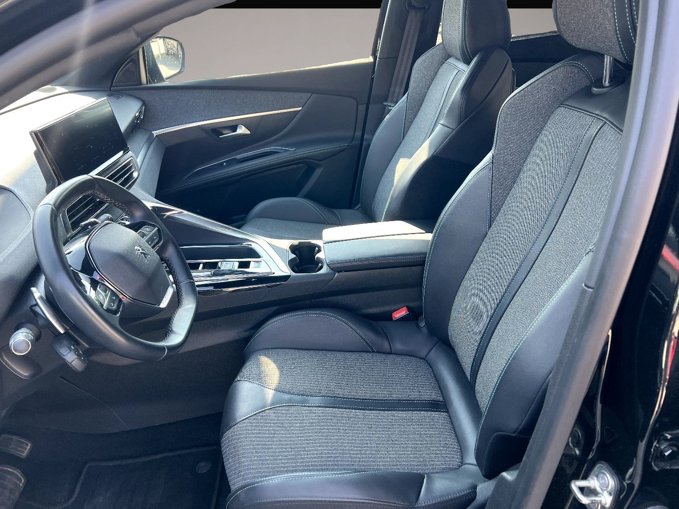 Peugeot 5008 (05/2023, Benzin)