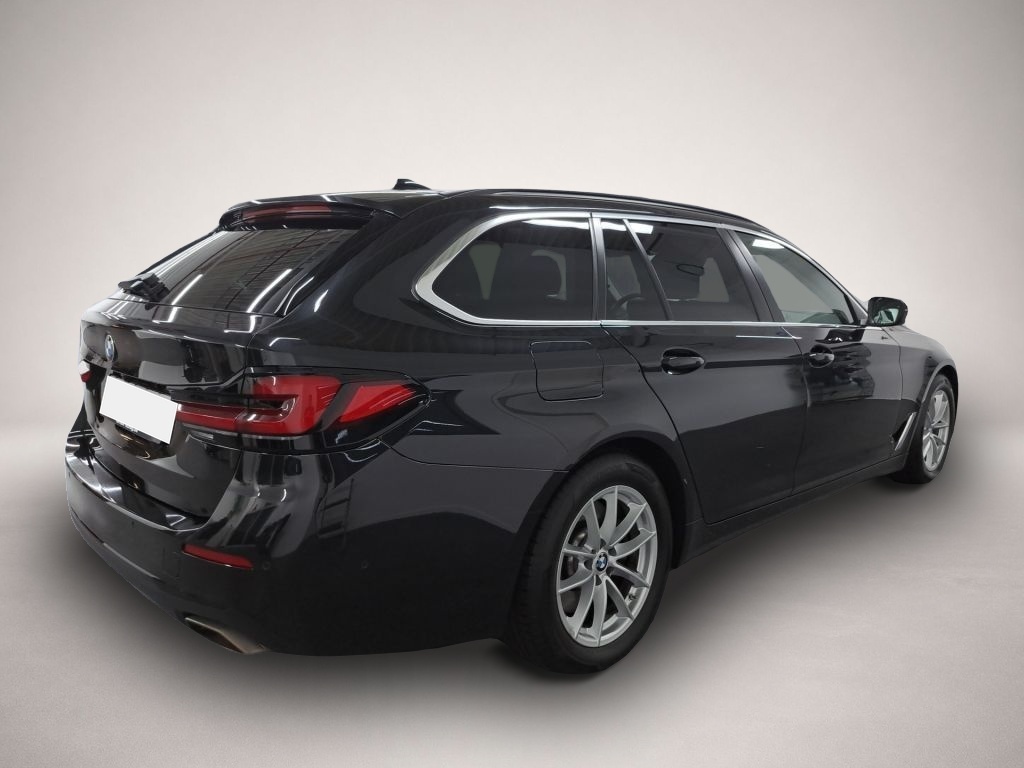 BMW 530 (03/2023, )