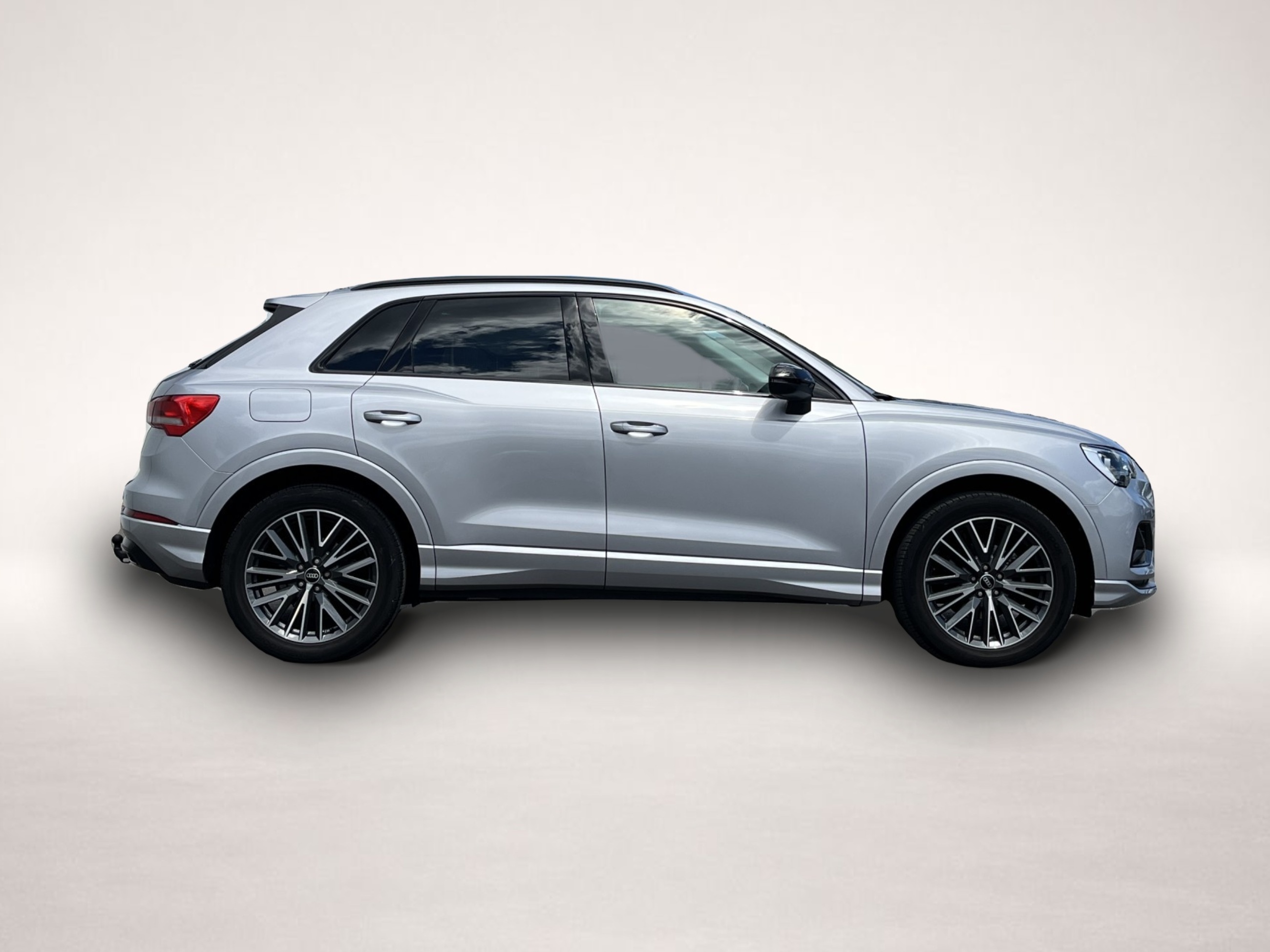 Audi Q3 (12/2022, Benzin)