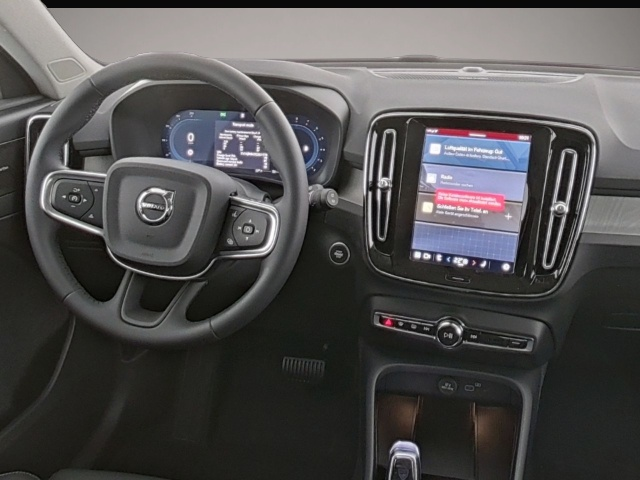 Volvo XC40 (06/2025, Benzin)