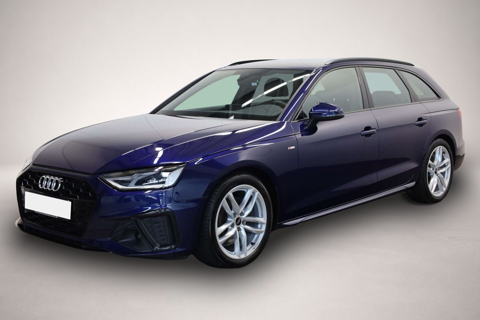 Audi A4 (04/2023, Benzin)