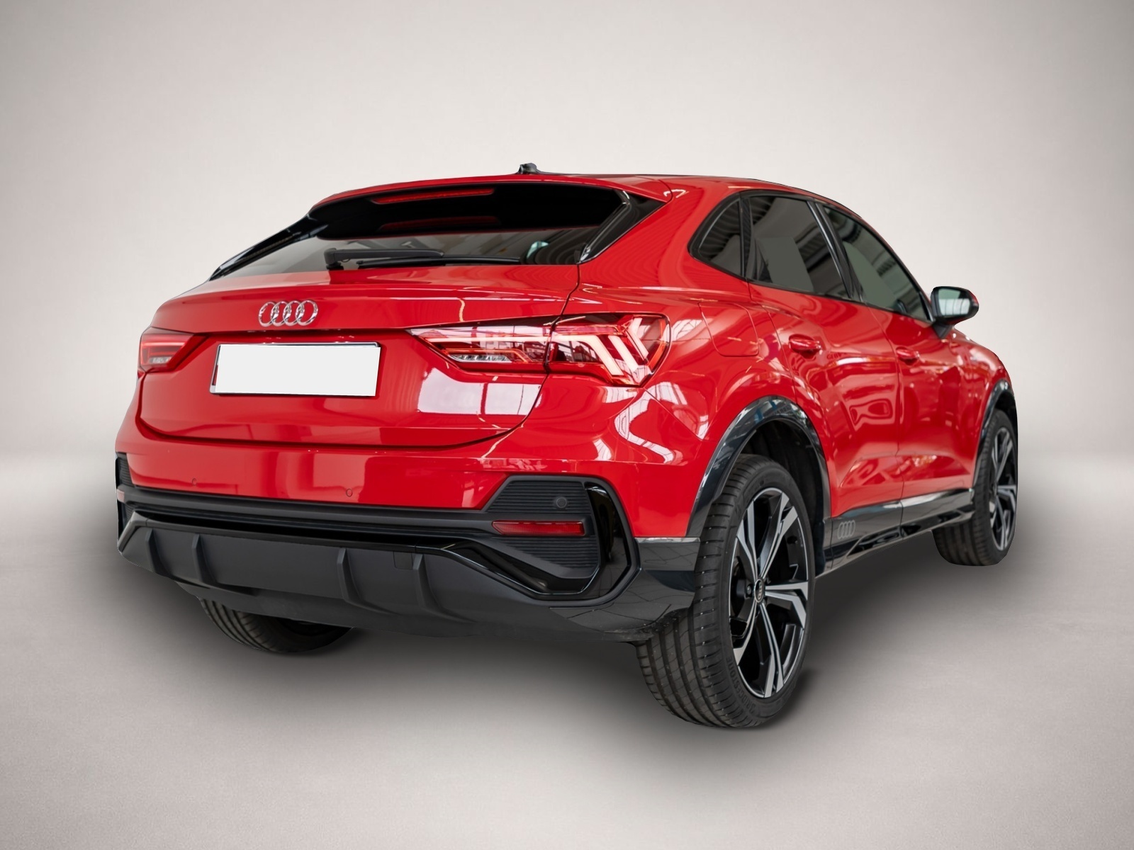 Audi Q3 (09/2025, Benzin)