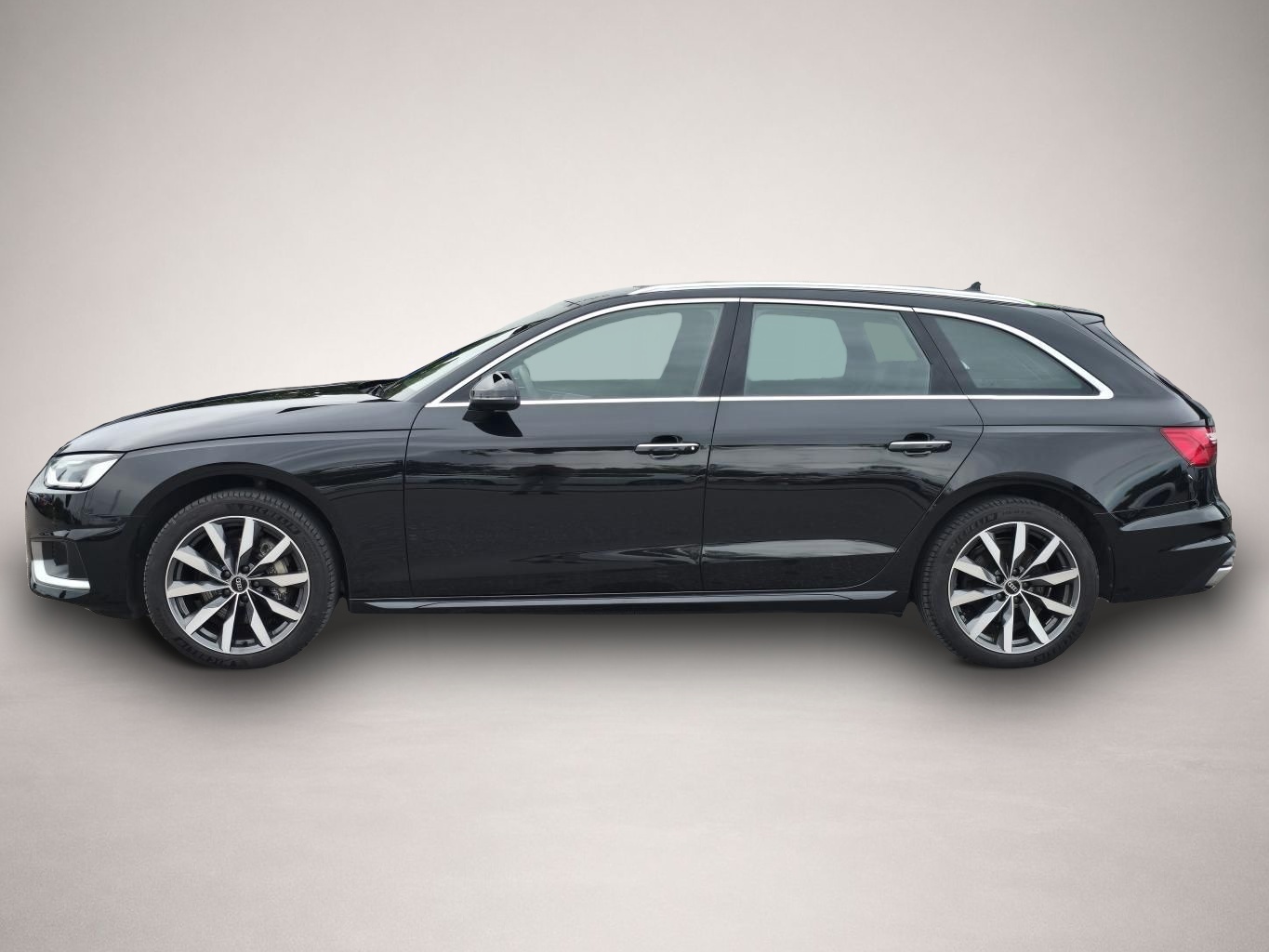 Audi A4 (09/2022, )