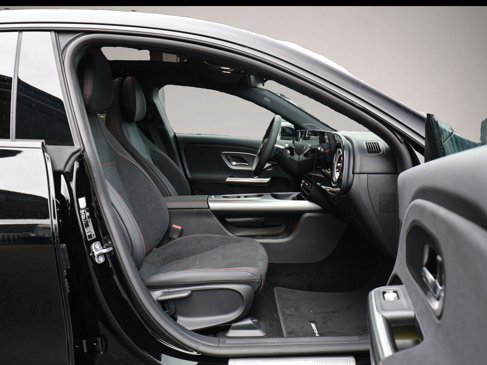 Mercedes-Benz CLA 180 (04/2026, Benzin)